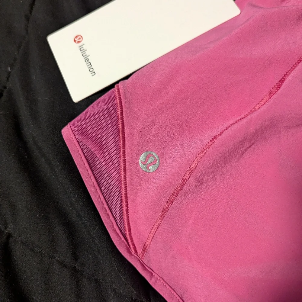 💗 Lululemon Hotty Hot Low-Rise Lined Short 2.5" • SONIC PINK (SNCP) • Size 10 • - Picture 2 of 5